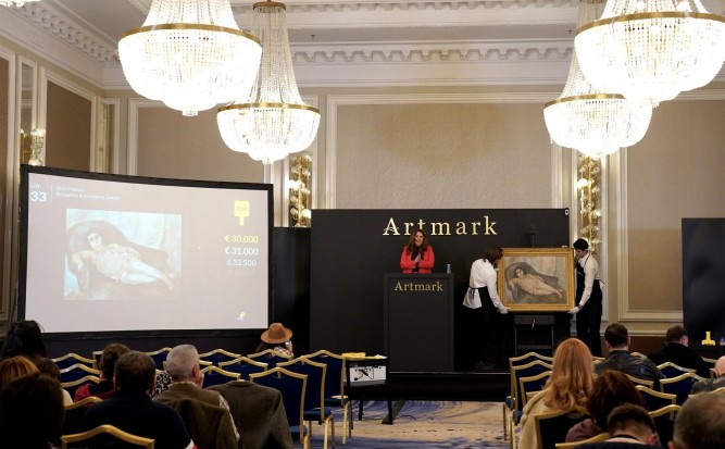 Над 560 000 евро общи продажби: Зимният и Коледният търг на Artmark ...